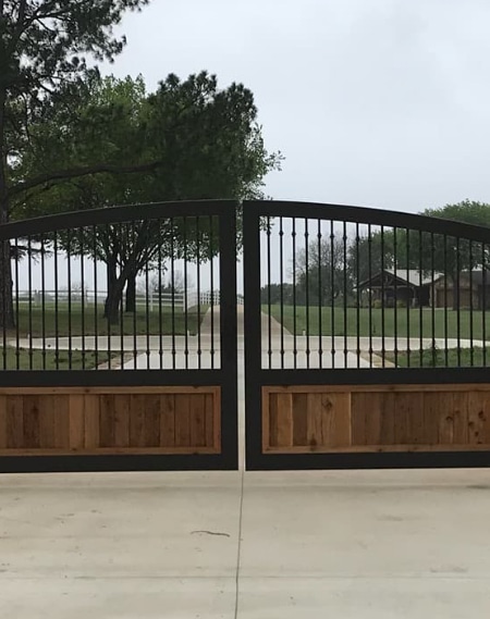 New black metal and wood gate in Dallas, TX